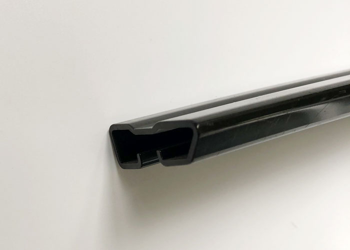Automotive Exteriors-Schiebedachverstärkung